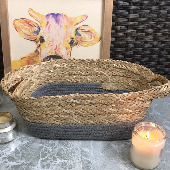 ✨ Other - Farmhouse distressed rustic wicker knitted basket
